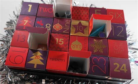 How to Create a DIY Beauty Advent Calendar .